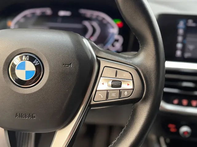 BMW 3 Serie 330e eDrive Edition 2020 Hybride Benzine 23