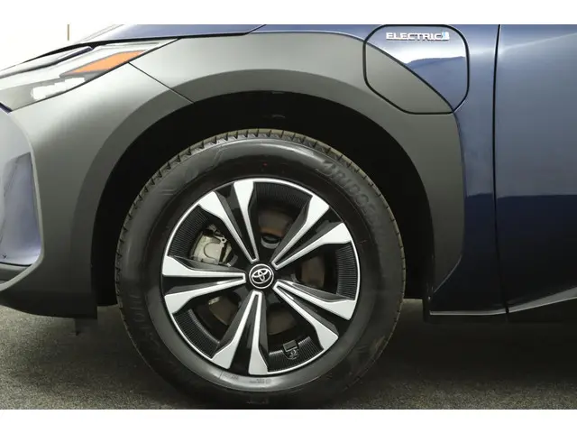 Toyota bZ4X Business Plus 71 kWh 2023 Elektrisch 40