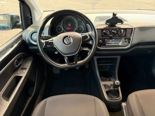 Volkswagen up! 1.0 BMT up! beats 2017 Benzine 10