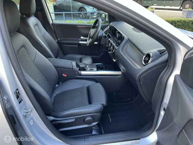 Mercedes-Benz B-Klasse 180 Premium Plus 2020 Benzine 25