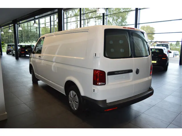 Volkswagen Transporter 2.0 TDI L2H1 28 150pk 2023 Diesel 3