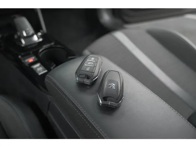 Peugeot 208 PureTech 100 EAT8 Allure 2020 Benzine 16