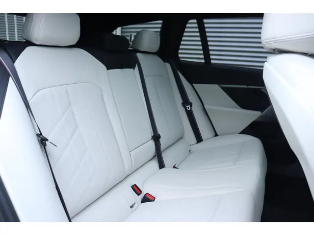 BMW 5 Serie Touring 530e 2025 Hybride Benzine 10