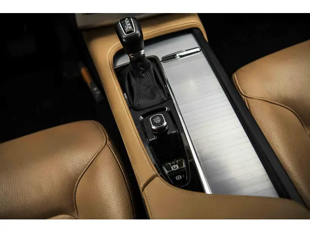 Volvo XC90 2.0 D4 90th Anniversary Edition 2018 Diesel 13