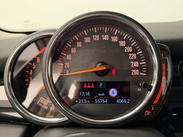 MINI 5-Deurs Cooper 2023 Benzine 18