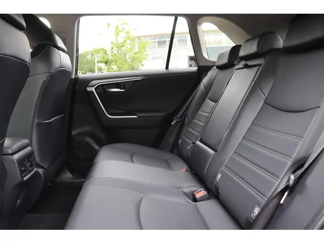 Toyota RAV4 2.0 VVT-iE Dynamic, Trekhaak 2024 Benzine 33