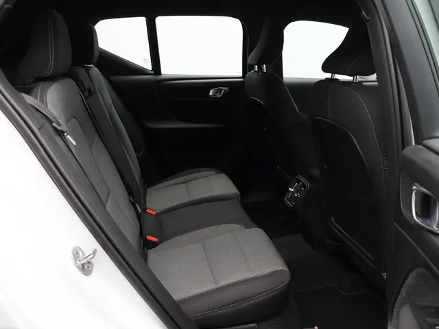Volvo XC40 2.0 B4 Plus Dark 2024 Benzine 10
