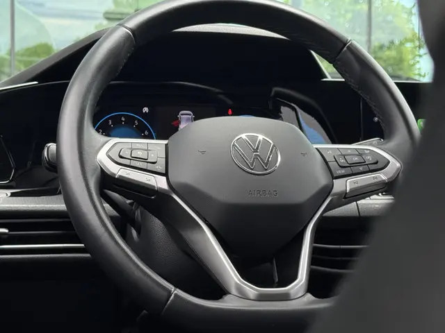 Volkswagen Golf 1.0 eTSI Life 2024 Benzine 6