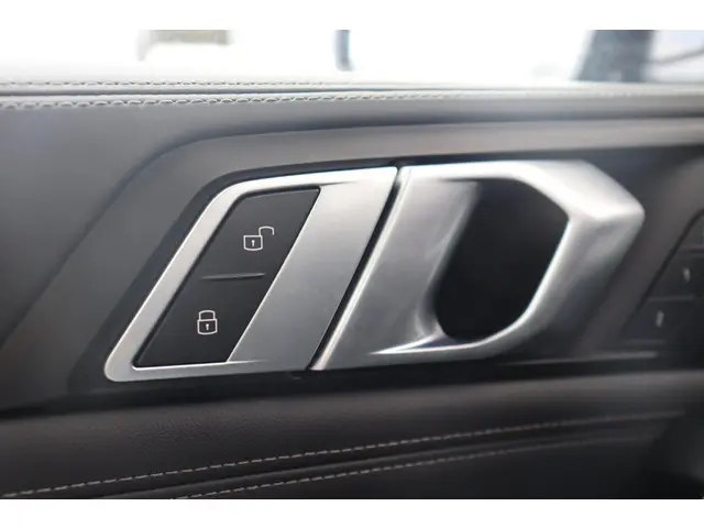 BMW X6 M50i High Executive 2021 Benzine 40