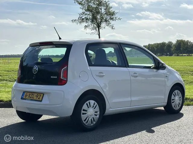 Volkswagen up! 3