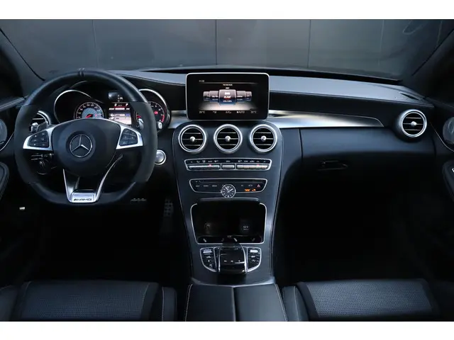 Mercedes-Benz C-Klasse Estate AMG 63 2018 Benzine 31