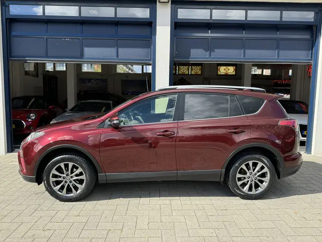 Toyota RAV4 2.0 VVT-i AWD Executive Business 2016 Benzine 3