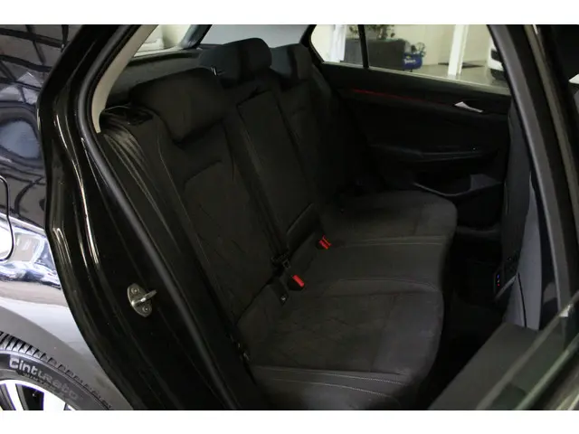 Volkswagen Golf 1.4 eHybrid Style 2024 Hybride Benzine 18