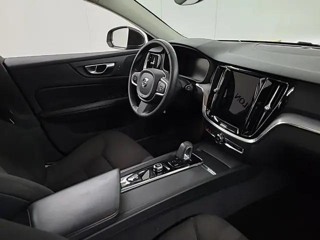 Volvo V60 2.0 B3 Momentum Business 2021 Benzine 3