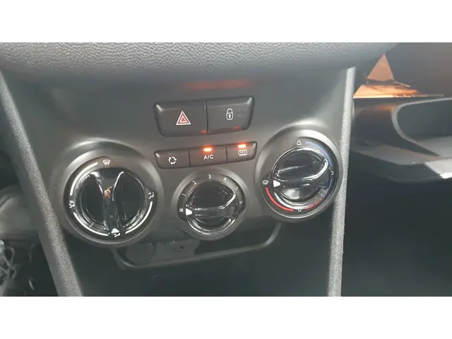 Peugeot 208 1.2 PureTech Blue Lion 2016 Benzine 12