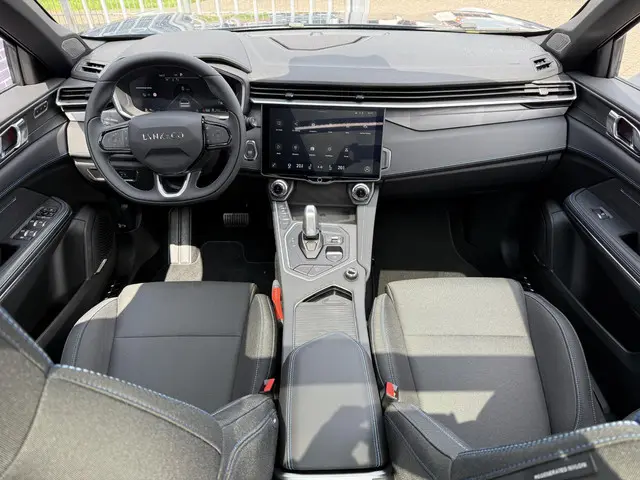 Lynk & Co 01 1.5 PHEV Business Edition 2025 Hybride Benzine 4