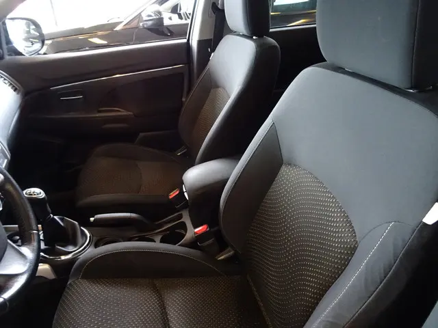 Mitsubishi ASX 1.6 Cleartec Intense 2013 Benzine 14