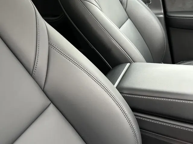 Tesla Model Y Long Range AWD 75 kWh 2023 Elektrisch 39