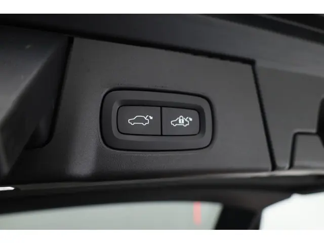 Volvo V90 2.0 T8 Recharge R-Design 2022 Hybride Benzine 29