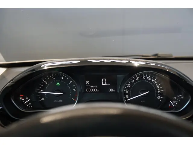 Peugeot 208 1.2 PureTech Allure 2017 Benzine 19