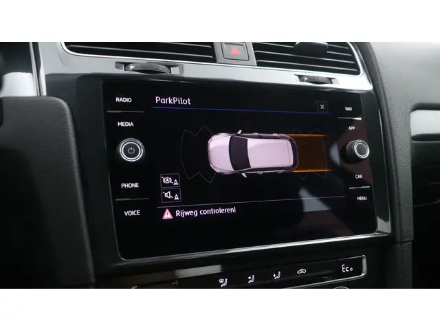 Volkswagen e-Golf E-DITION 36kWh 136pk 2020 Elektrisch 23