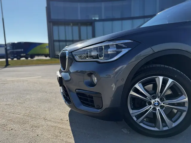 BMW X1 sDrive20i Executive 2018 Benzine 13