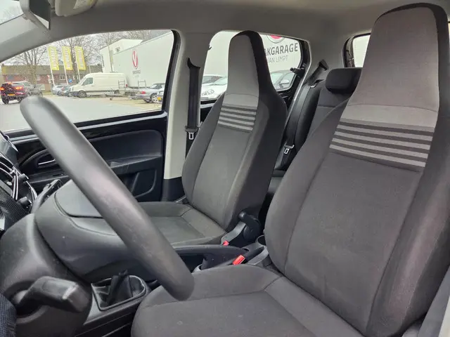 Volkswagen up! 1.0 BMT move up! 2017 Benzine 8