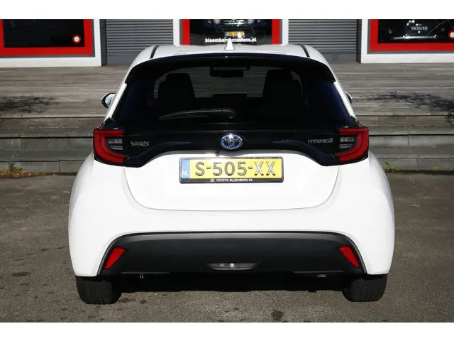 Toyota Yaris 1.5 Hybrid Dynamic 2023 Hybride Benzine 6