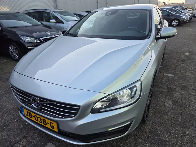Volvo S60 2.0 T3 Momentum rijdt super 2016 Benzine 12