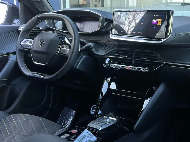 Peugeot 2008 1.2 Hybrid 145 GT 2026 Hybride Benzine 30