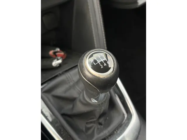 Mazda 2 1.5 Skyactiv-G Luxury HUD CAM NAVI 2022 Benzine 16