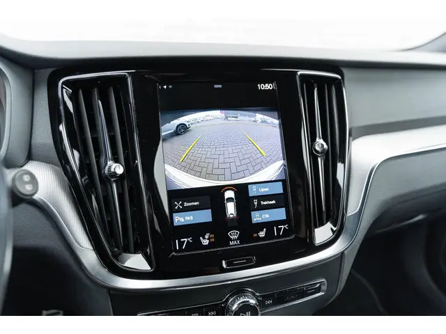 Volvo V60 2.0 B4 R-Design 2020 Benzine 38