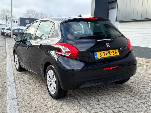 Peugeot 208 1.2 VTi Envy | airco | navi 2014 Benzine 3