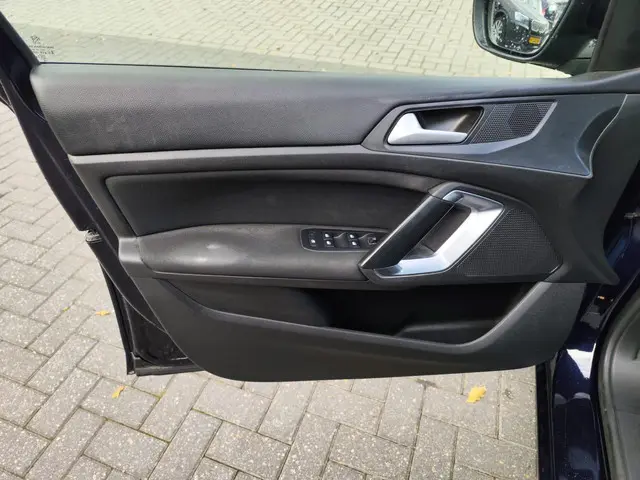 Peugeot 308 1.5 BlueHDi Blue Lease Executive 2019 Diesel 9