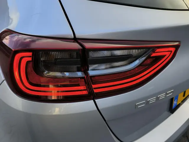 Kia Ceed 1.0 T-GDi DynamicLine 2023 Benzine 28