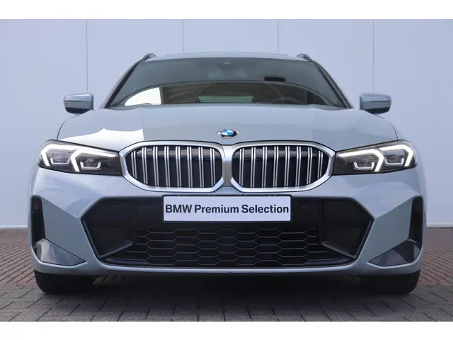 BMW 3 Serie Touring 318i 2024 Benzine 2