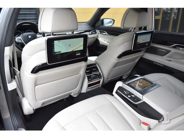 BMW 7 Serie 740Li High Executive 2016 Benzine 39