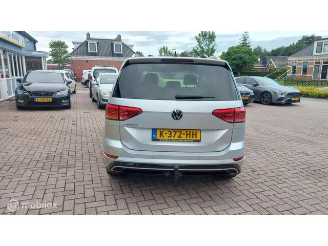 Volkswagen Touran 1.5 TSI Highline 7p R Line 2020 Benzine 4