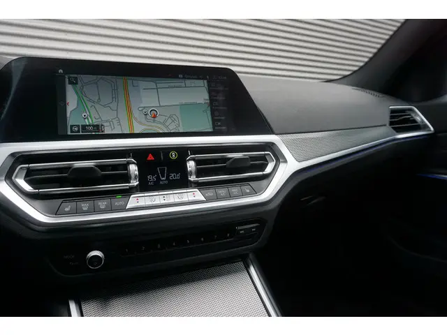 BMW 3 Serie Touring 320i 2021 Benzine 11