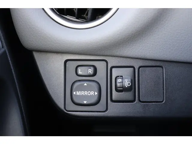 Toyota Yaris 1.3 VVT-i Aspiration, 2015 Benzine 18