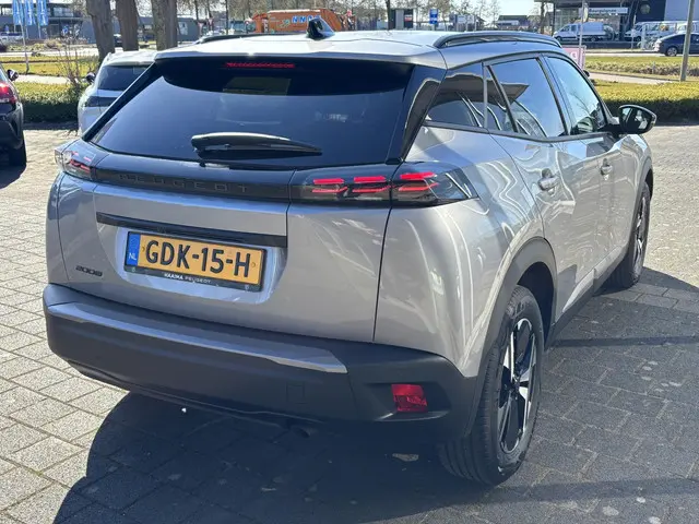 Peugeot 2008 1.2 PureTech 100 Allure 2024 Benzine 4