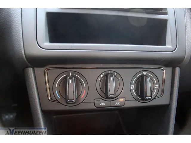 Volkswagen Polo 1.0 Easyline 2015 Benzine 16