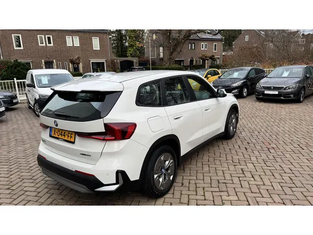 BMW iX1 xDrive30 Launch Edition 67 kWh 2023 Elektrisch 9