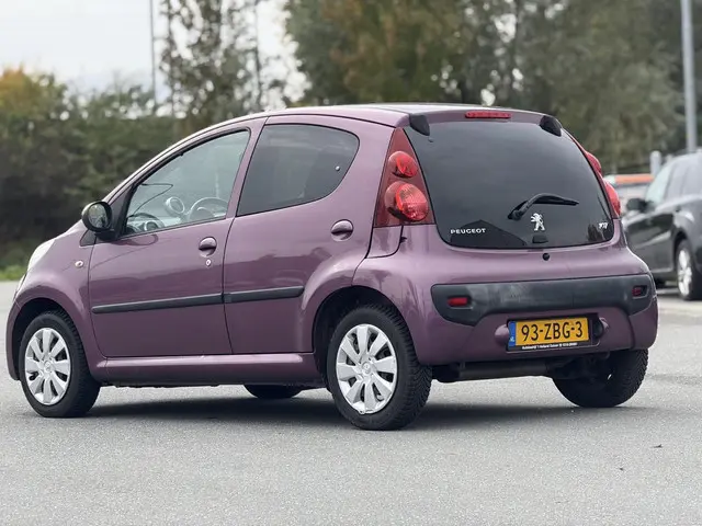 Peugeot 107 1.0 Envy 2012 Benzine 3