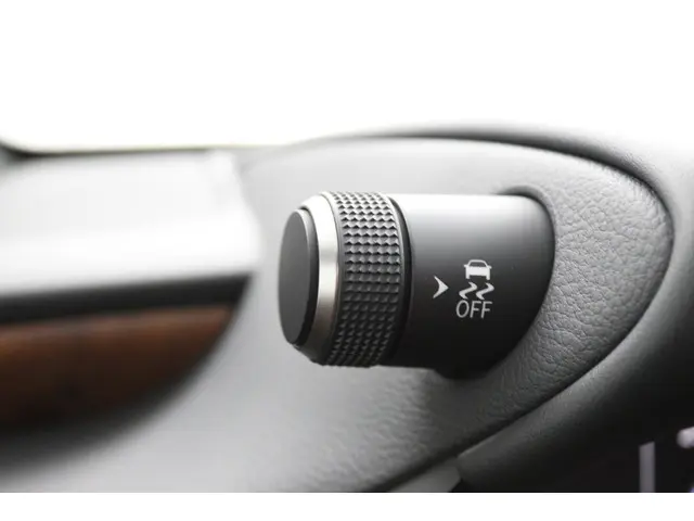 Lexus ES 300h President Line 2025 Hybride Benzine 43