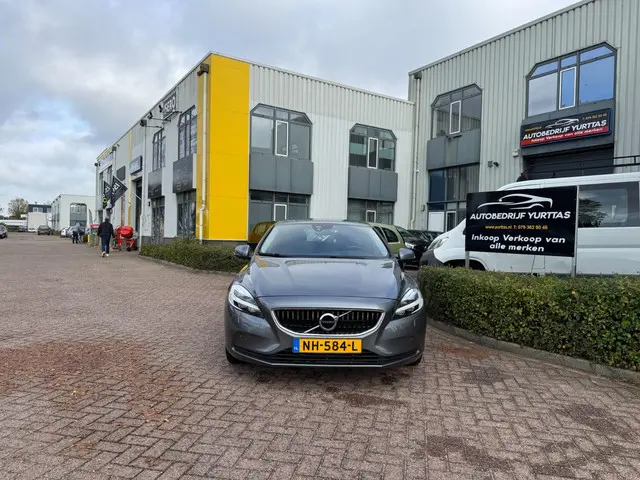 Volvo V40 1.5 T2 R-Design AUTOMAAT!! 2016 Benzine 2