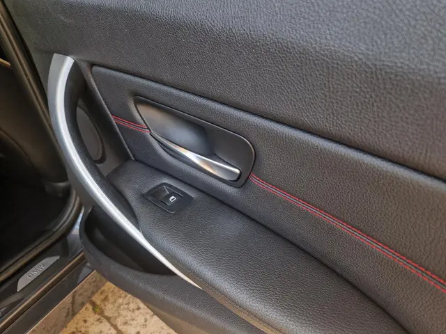 BMW 3 Serie 328i Executive 2012 Benzine 19