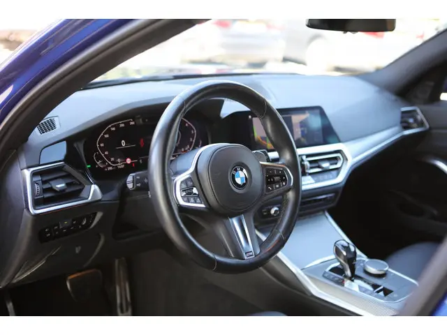 BMW 3 Serie Touring 330i M-Sport 2021 Benzine 10