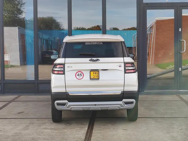 Ligier JS60 Brommobiel Chic Sun | Airco | Leder 2023 Diesel 8