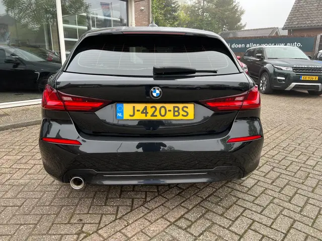 BMW 1 Serie 118i Executive Edition 2020 Benzine 28